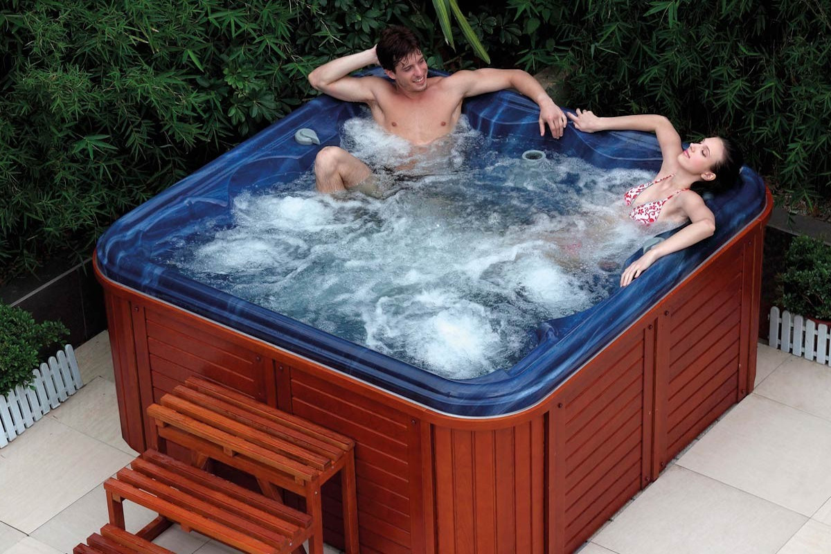 Outdoor Hot Tub / Spa Bathtub